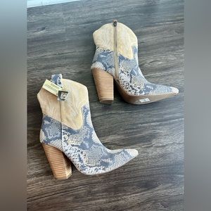 NWT - Dingo Women's Calico Boots - Snake Print - Size 10